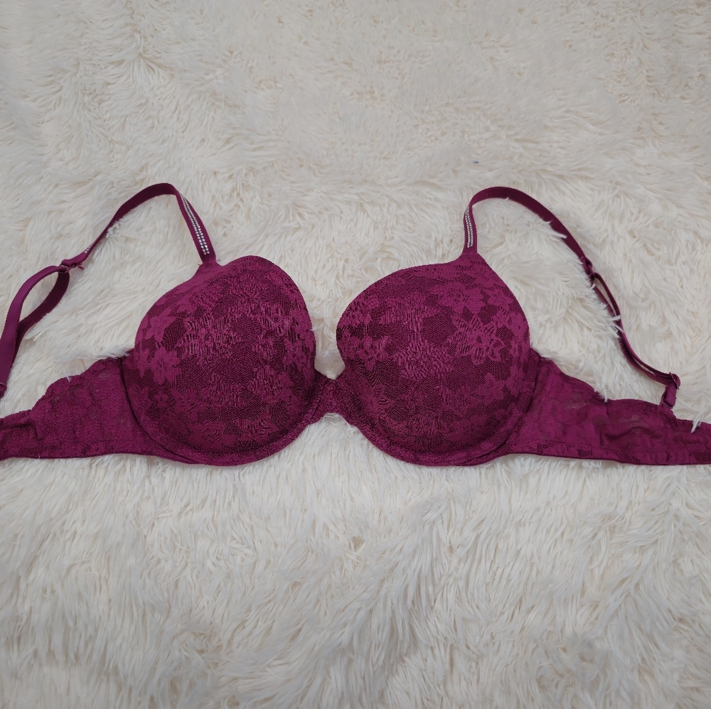 Victoria Secret Elegant Lace Underwire Bra in Rich Burgundy